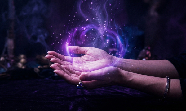 「恐ろしい程当たる」占い師の5つの特徴